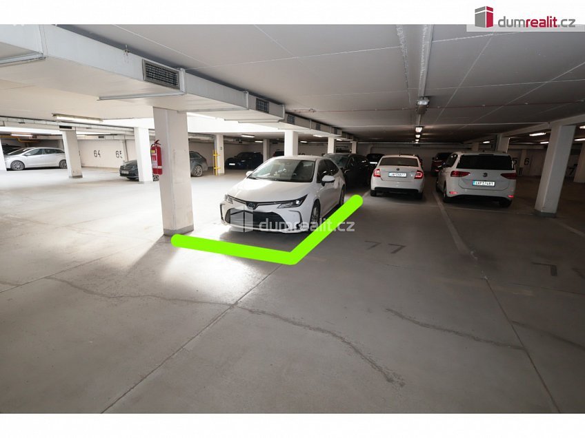 Pronájem  garáže 12 m^2 V kapslovně, Praha 3 