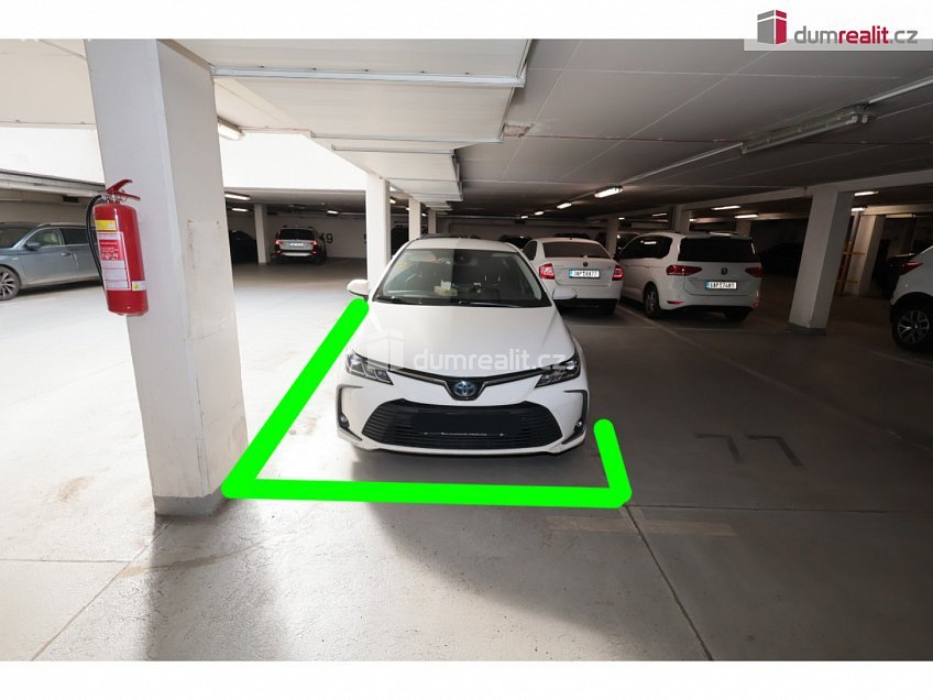 Pronájem  garáže 12 m^2 V kapslovně, Praha 3 