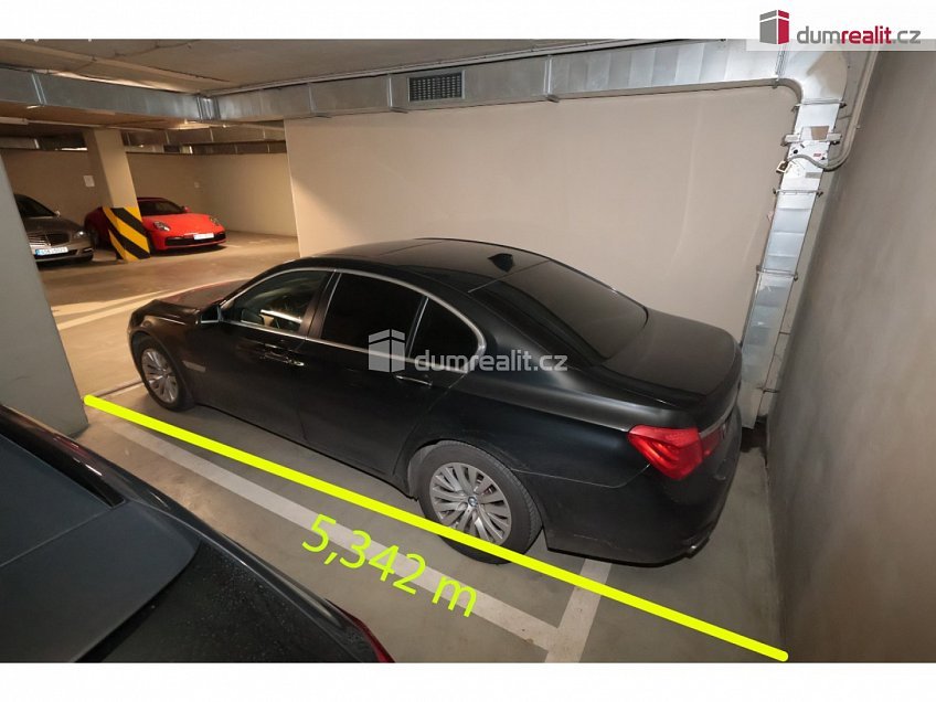 Pronájem  garáže 15 m^2 Korunní, Praha 10 