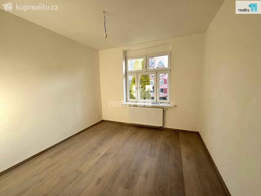 Pronájem bytu 2+kk 74 m^2 Hanusova, Praha 4 