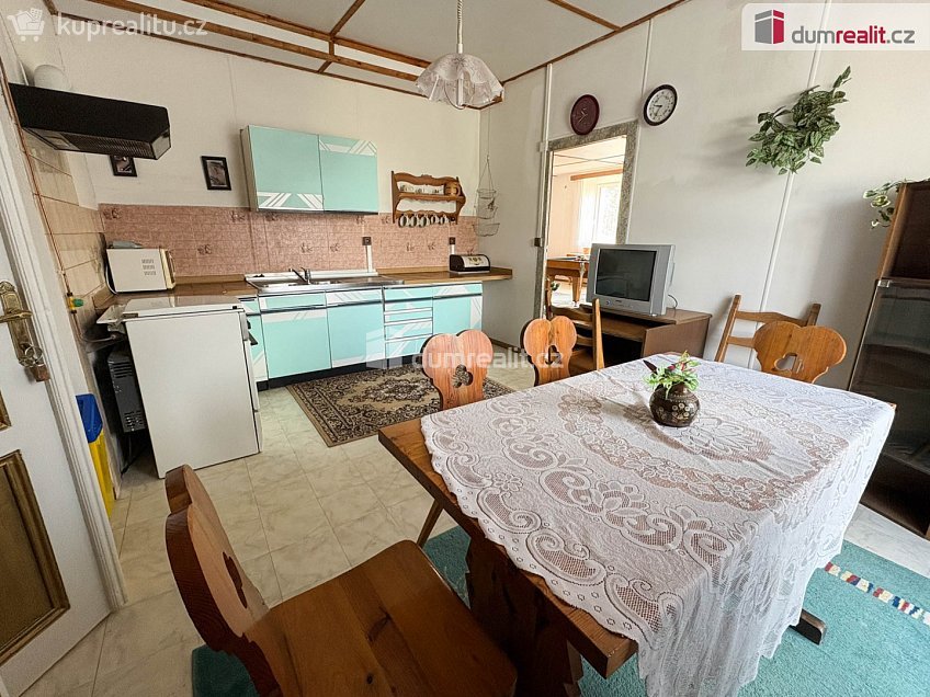 Prodej  rodinného domu 505 m^2 Zvěstov, Zvěstov 