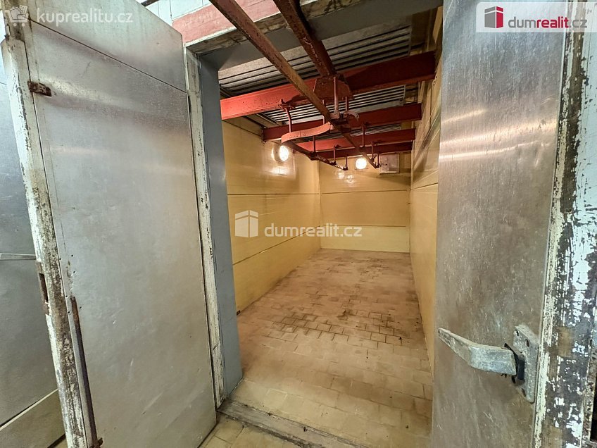 Prodej  rodinného domu 505 m^2 Zvěstov, Zvěstov 