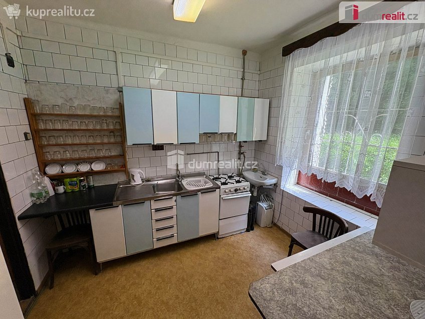 Prodej  rodinného domu 505 m^2 Zvěstov, Zvěstov 