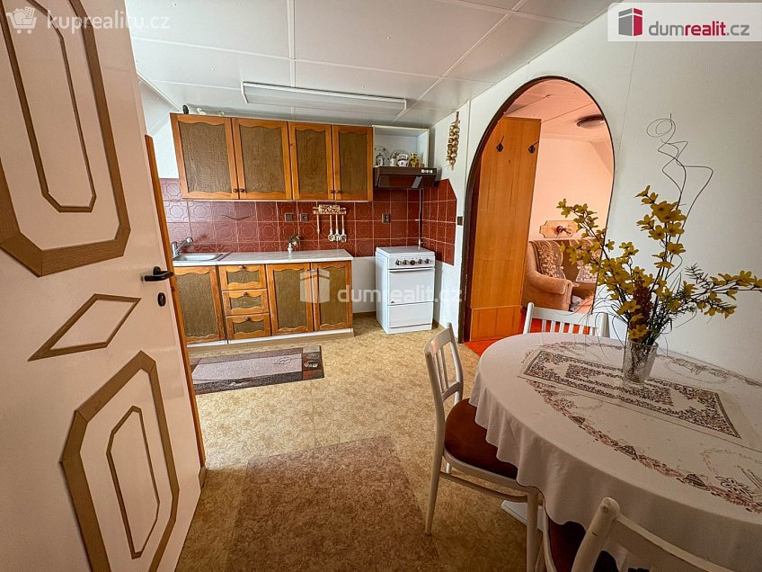 Prodej  rodinného domu 505 m^2 Zvěstov, Zvěstov 