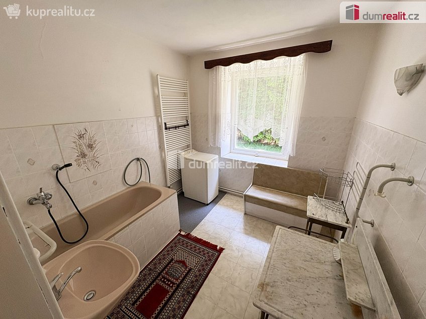 Prodej  rodinného domu 505 m^2 Zvěstov, Zvěstov 