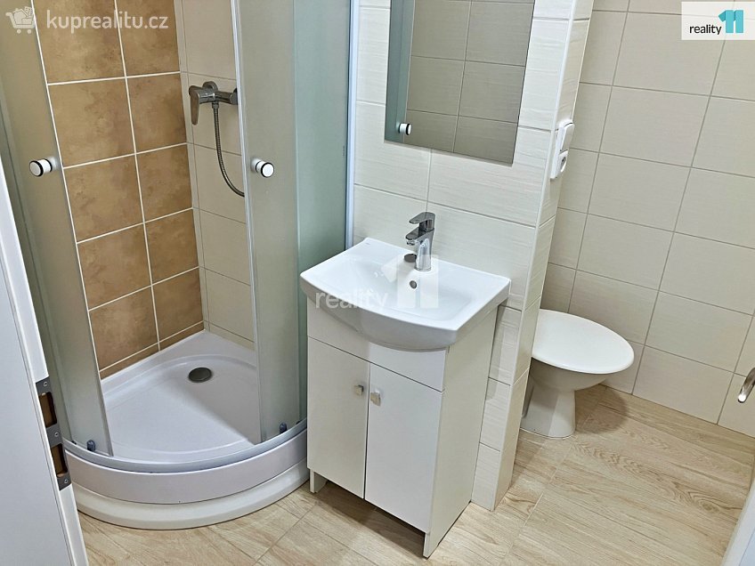 Pronájem bytu 2+kk 36 m^2 Komenského, Plzeň 