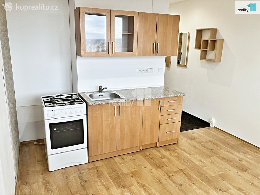 Pronájem bytu 2+kk 36 m^2 Komenského, Plzeň 