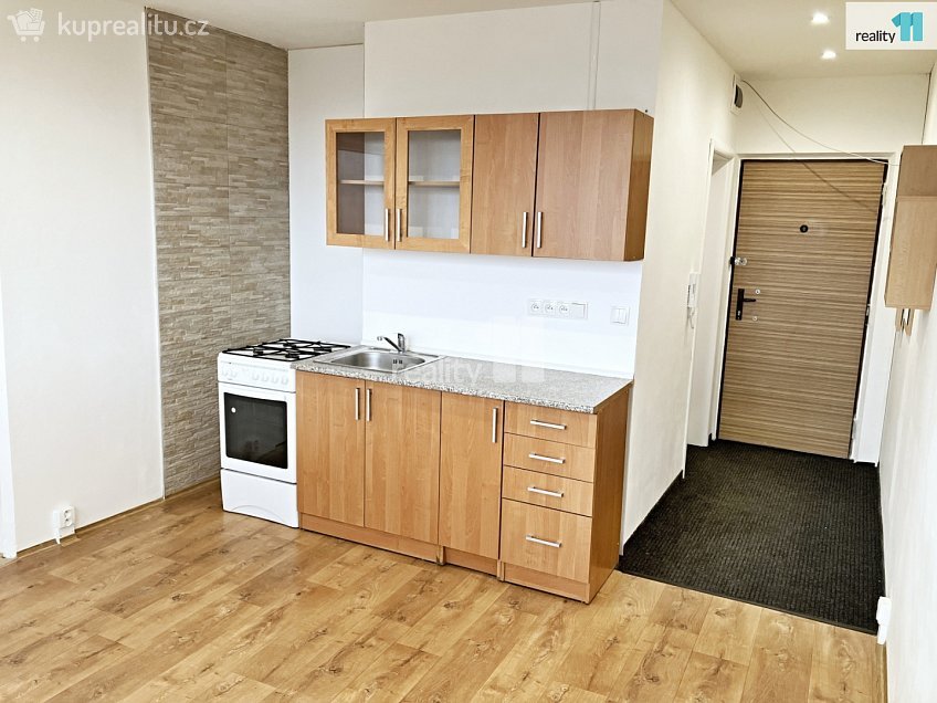 Pronájem bytu 2+kk 36 m^2 Komenského, Plzeň 