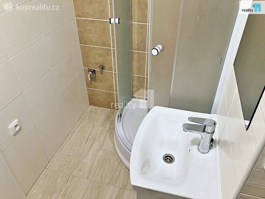 Pronájem bytu 2+kk 36 m^2 Komenského, Plzeň 