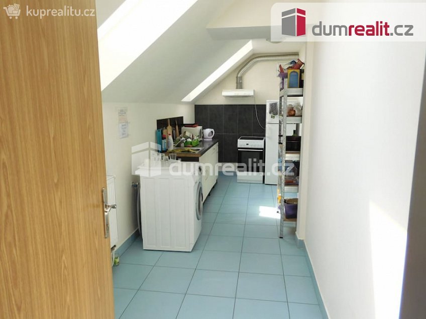 Pronájem bytu - pokoj 20 m^2 Zenklova, Praha 8 