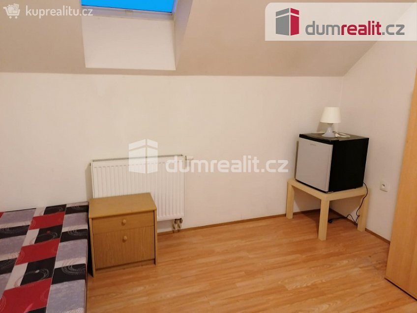 Pronájem bytu - pokoj 20 m^2 Zenklova, Praha 8 