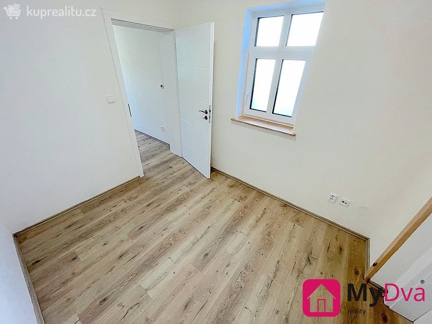 Pronájem bytu 2+1 38 m^2 Hádecká, Brno 