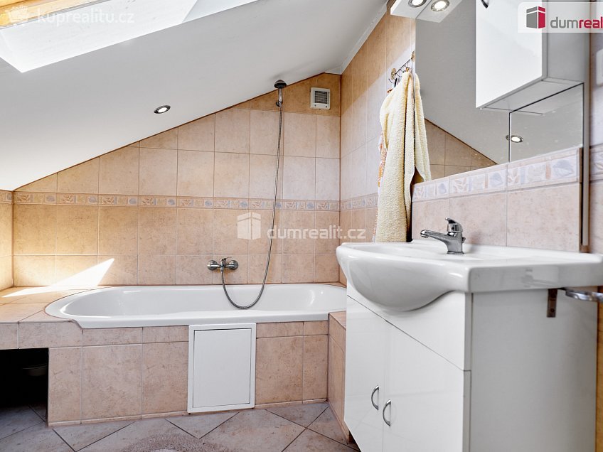 Prodej  rodinného domu 524 m^2 ČSA, Hroznětín 