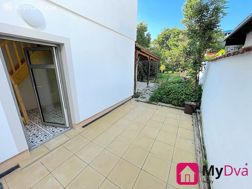 Pronájem bytu 2+1 38 m^2 Hádecká, Brno 