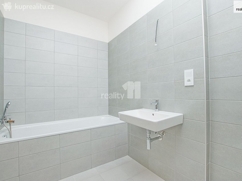 Pronájem bytu 2+kk 66 m^2 Švermova, Liberec 