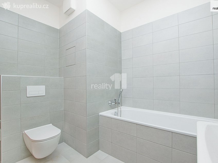 Pronájem bytu 2+kk 66 m^2 Švermova, Liberec 