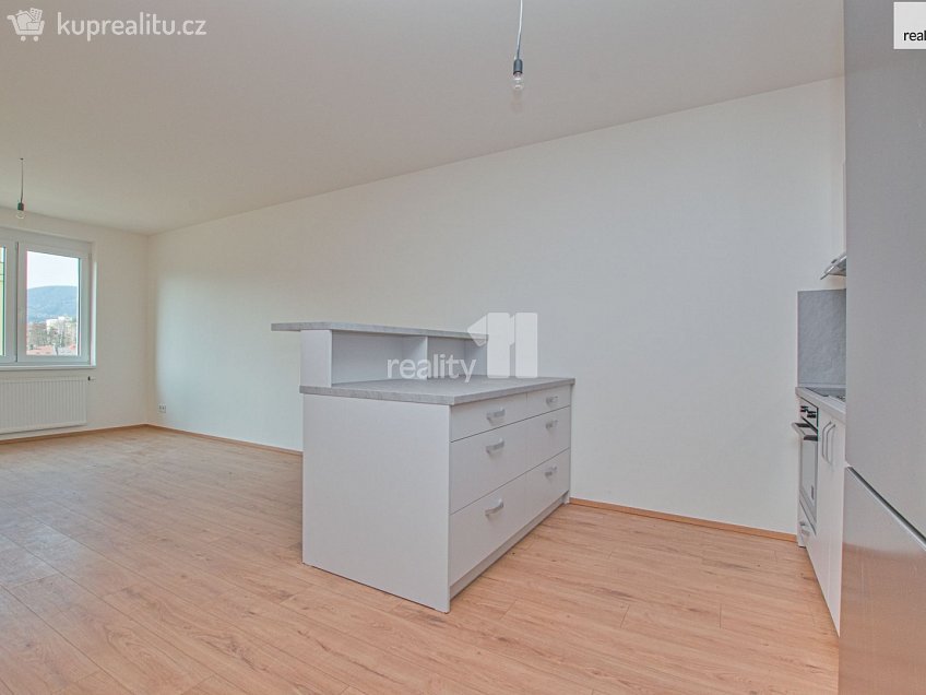 Pronájem bytu 2+kk 66 m^2 Švermova, Liberec 