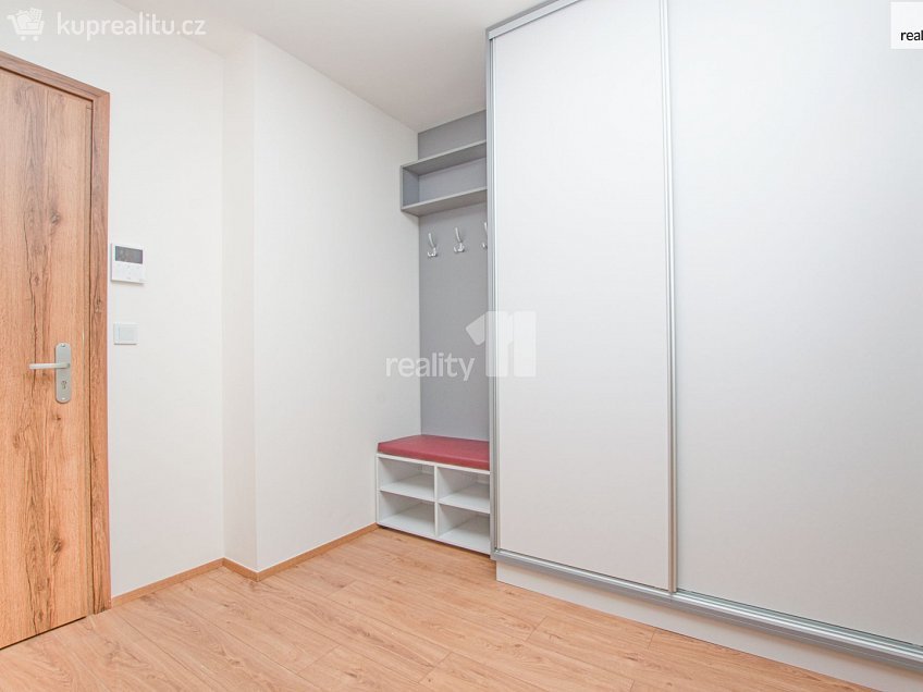 Pronájem bytu 2+kk 66 m^2 Švermova, Liberec 