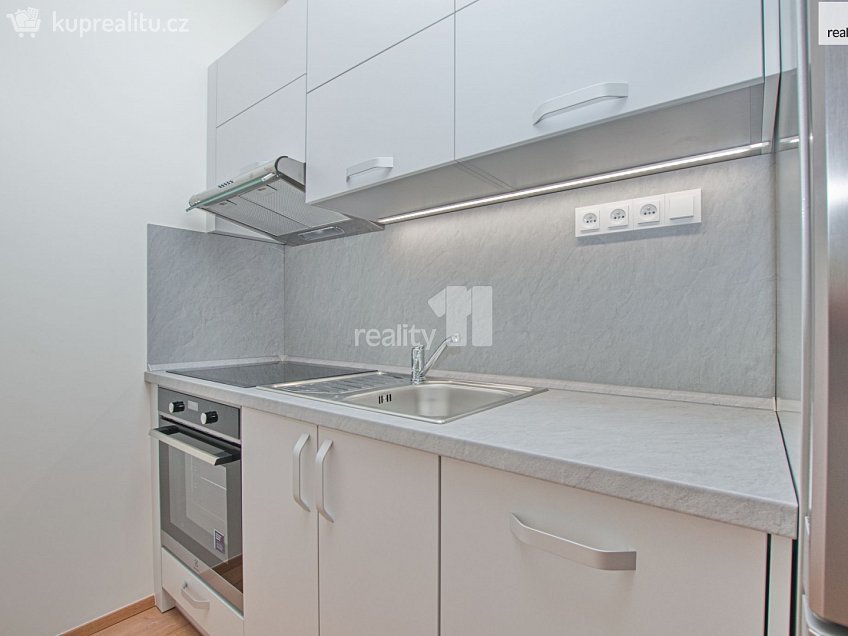 Pronájem bytu 2+kk 66 m^2 Švermova, Liberec 