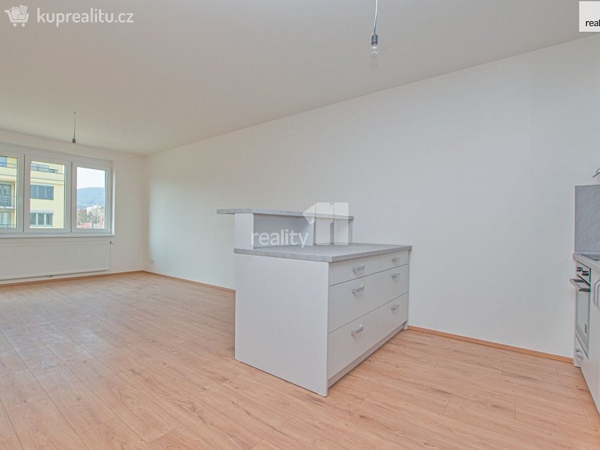 Pronájem bytu 2+kk 66 m^2 Švermova, Liberec 