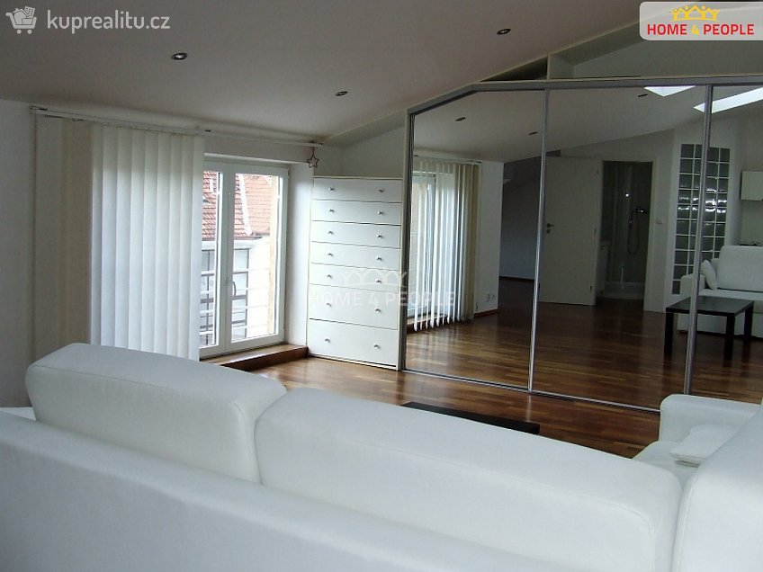 Pronájem bytu 1+kk 50 m^2 Churého, Brno 