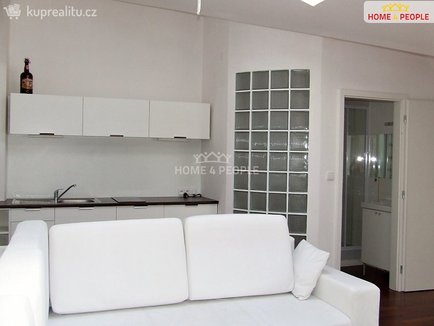 Pronájem bytu 1+kk 50 m^2 Churého, Brno 