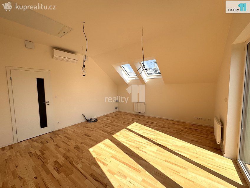 Pronájem bytu 2+kk 65 m^2 Pražská, Dobřichovice 