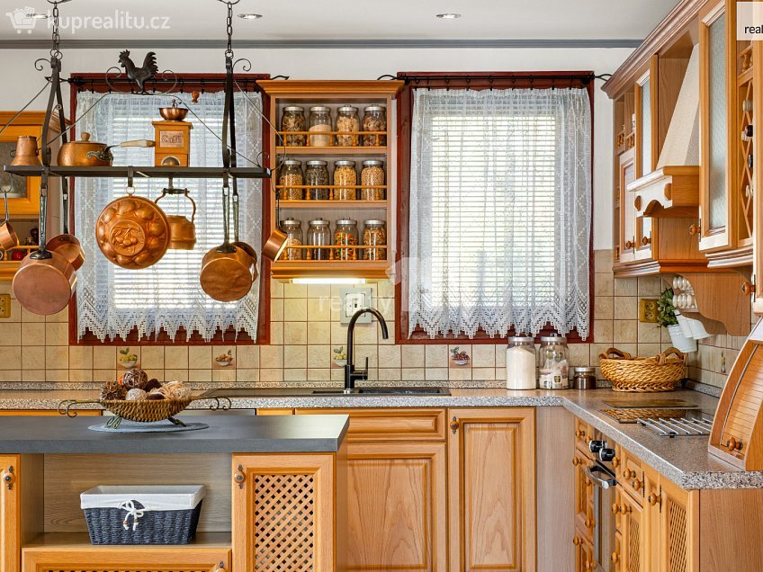 Prodej  rodinného domu 140 m^2 Ke Mlýnu, Radovesnice I 