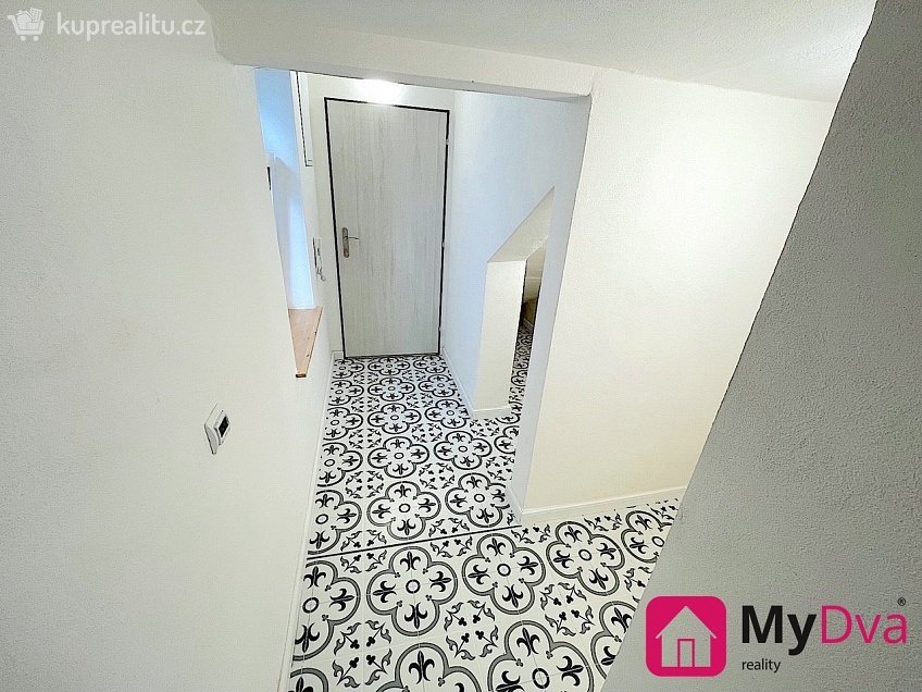 Pronájem bytu 2+1 38 m^2 Hádecká, Brno 