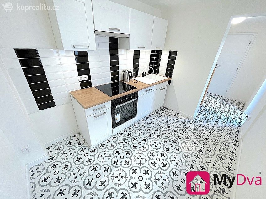 Pronájem bytu 2+1 38 m^2 Hádecká, Brno 