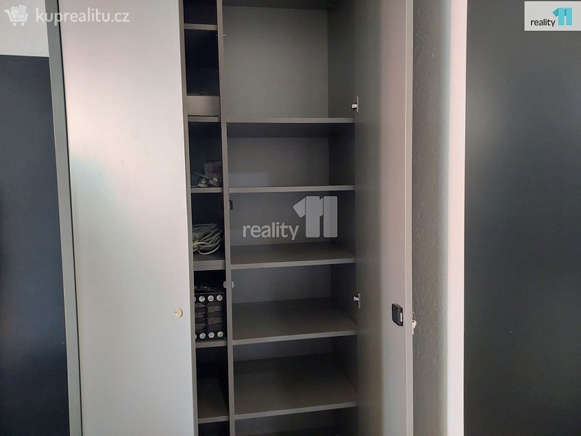 Prodej bytu 3+kk 73 m^2 Na Sídlišti III, Průhonice 