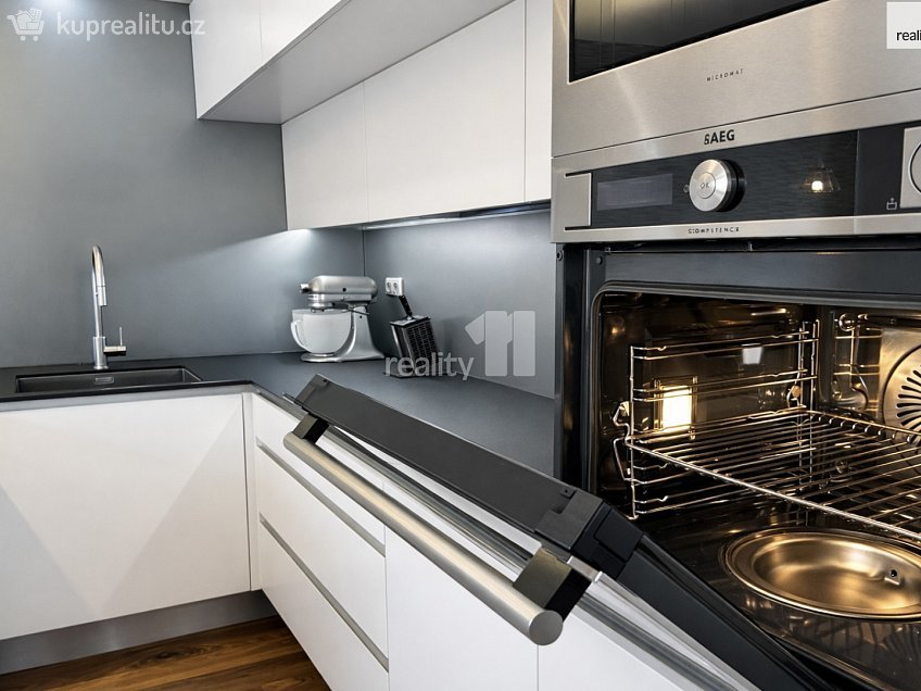 Prodej bytu 3+kk 73 m^2 Na Sídlišti III, Průhonice 