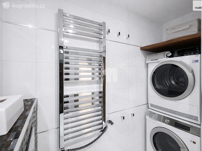 Prodej bytu 3+kk 73 m^2 Na Sídlišti III, Průhonice 