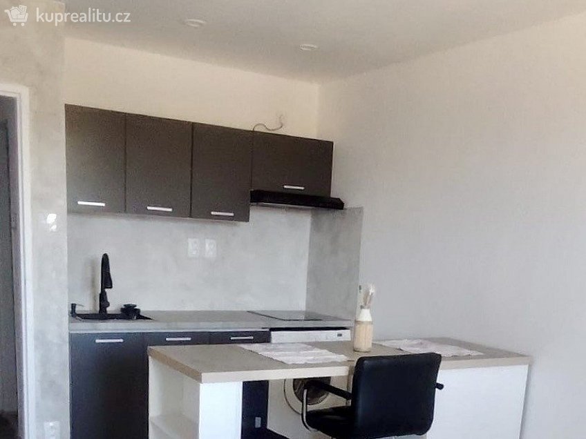 Pronájem bytu 1+kk 20 m^2 Husova 530, Mariánské Lázně 