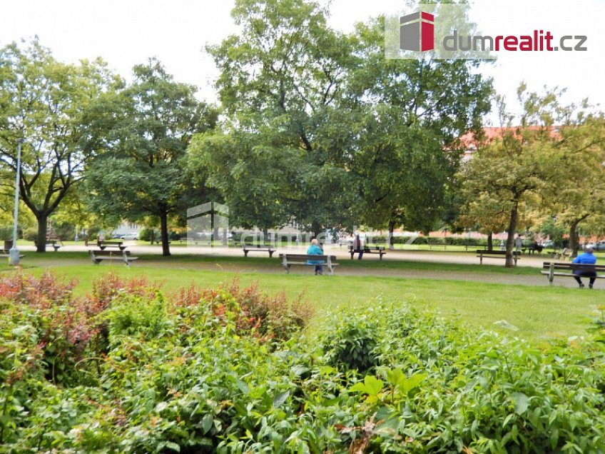 Pronájem bytu 1+kk 32 m^2 náměstí Interbrigády, Praha 6 