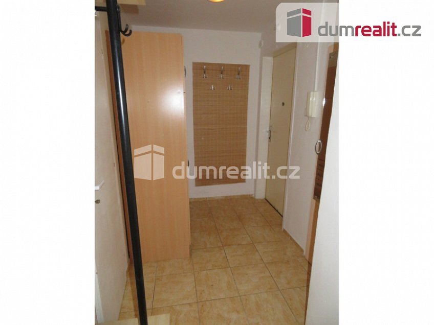 Pronájem bytu 1+kk 32 m^2 náměstí Interbrigády, Praha 6 