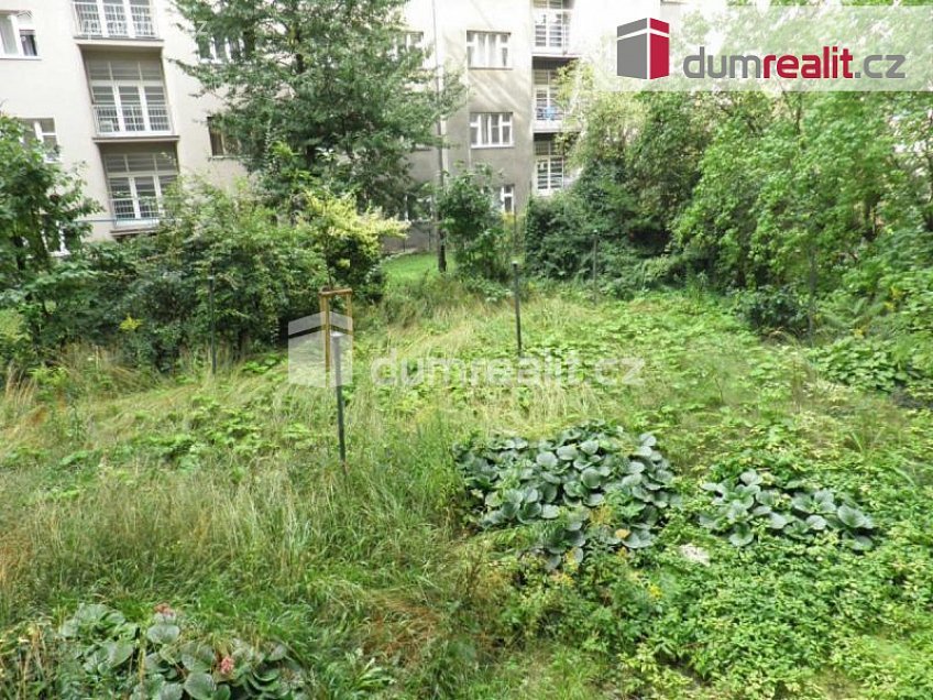 Pronájem bytu 1+kk 32 m^2 náměstí Interbrigády, Praha 6 