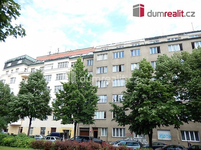 Pronájem bytu 1+kk 32 m^2 náměstí Interbrigády, Praha 6 