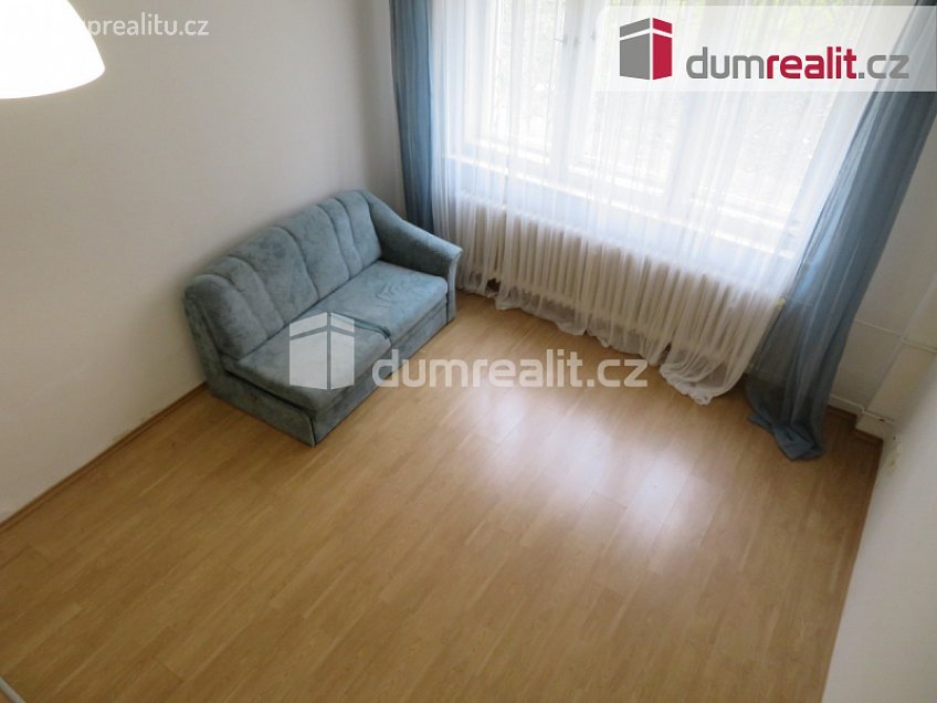 Pronájem bytu 1+kk 32 m^2 náměstí Interbrigády, Praha 6 