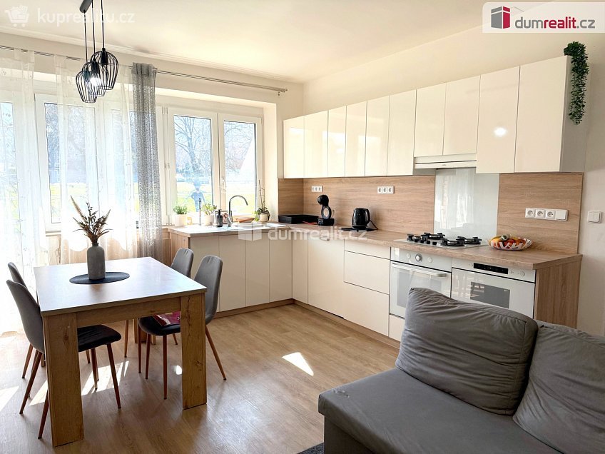 Pronájem bytu 3+kk 62 m^2 Věžové domy, Zlín 