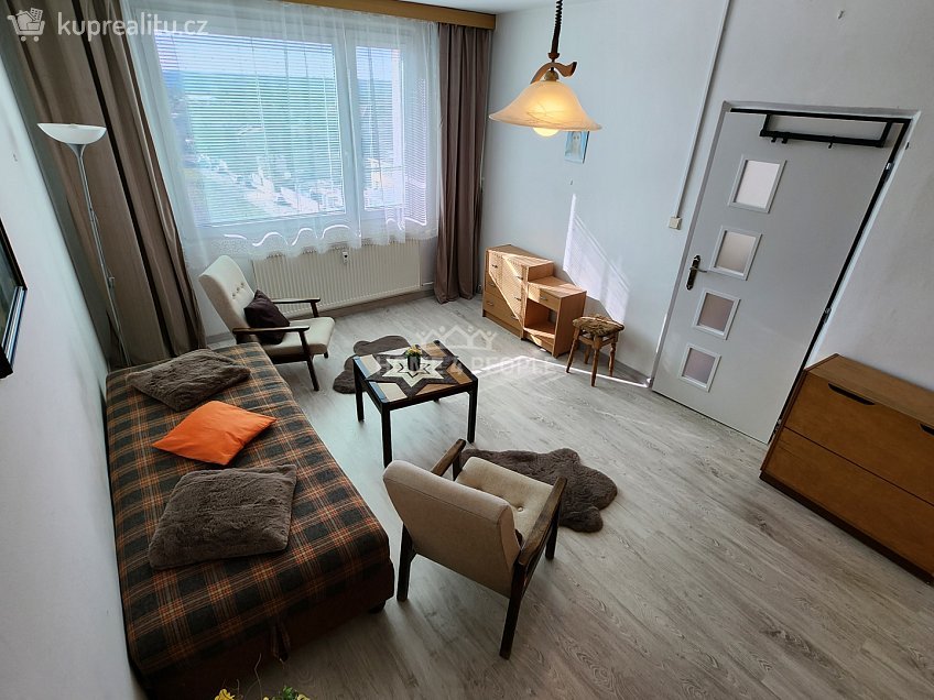 Pronájem bytu 2+kk 39 m^2 Rabyňská, Praha 12 