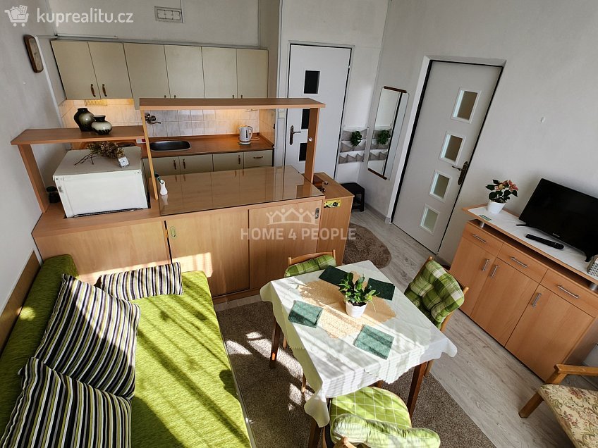 Pronájem bytu 2+kk 39 m^2 Rabyňská, Praha 12 