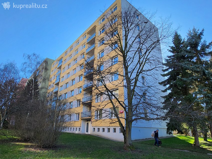 Pronájem bytu 2+kk 39 m^2 Rabyňská, Praha 12 