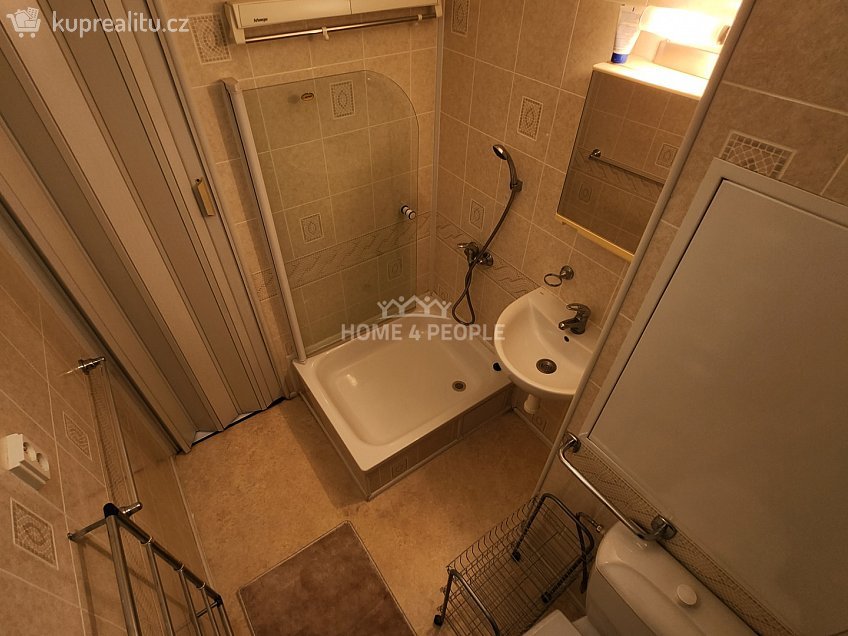 Pronájem bytu 2+kk 39 m^2 Rabyňská, Praha 12 