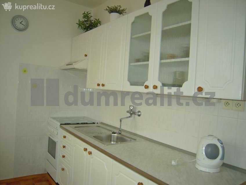 Pronájem bytu 2+1 56 m^2 Skřivanská, Praha 10 