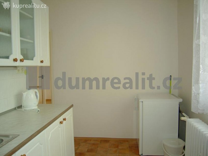 Pronájem bytu 2+1 56 m^2 Skřivanská, Praha 10 