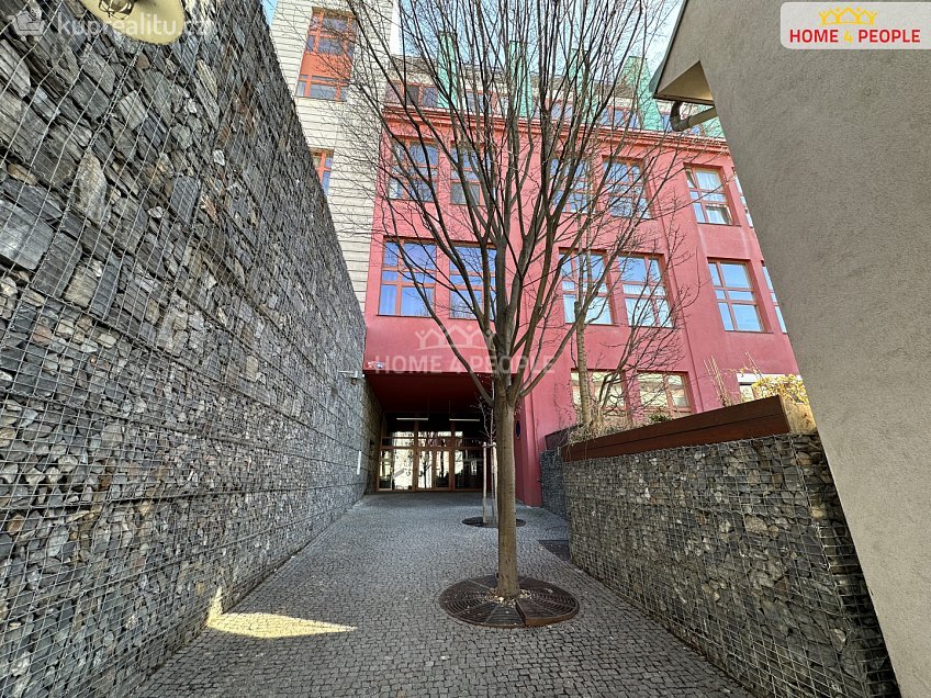 Pronájem bytu 3+kk 55 m^2 Novákových, Praha 8 