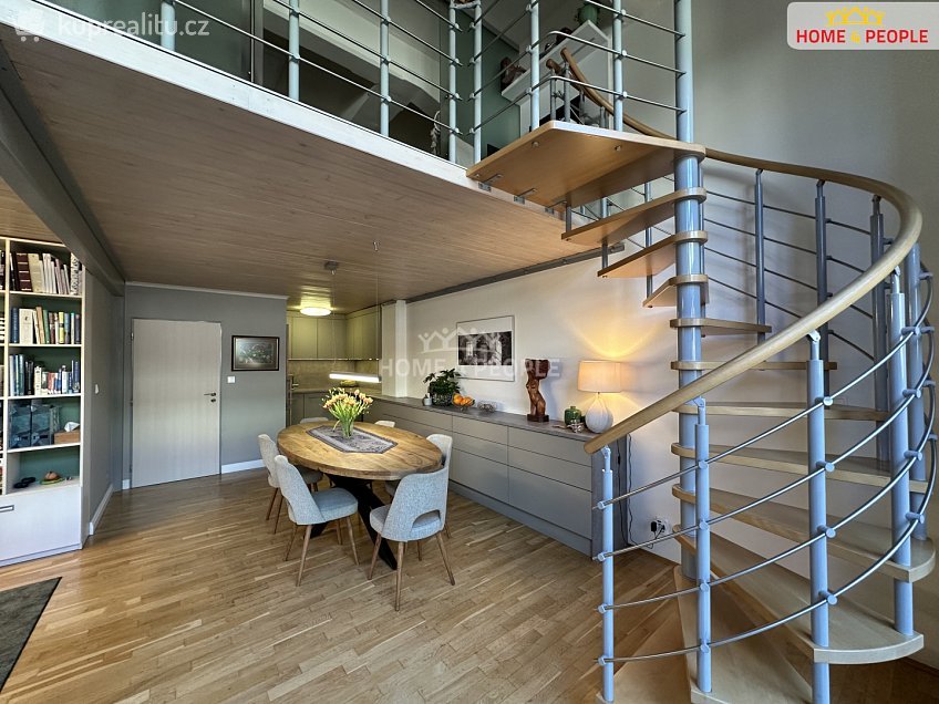 Pronájem bytu 3+kk 55 m^2 Novákových, Praha 8 