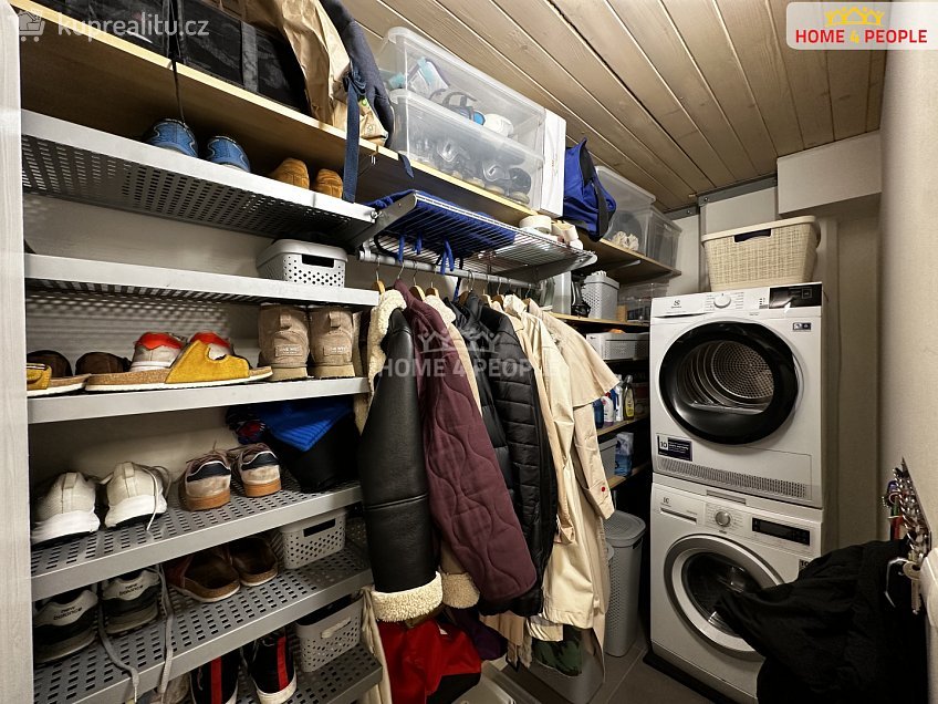 Pronájem bytu 3+kk 55 m^2 Novákových, Praha 8 