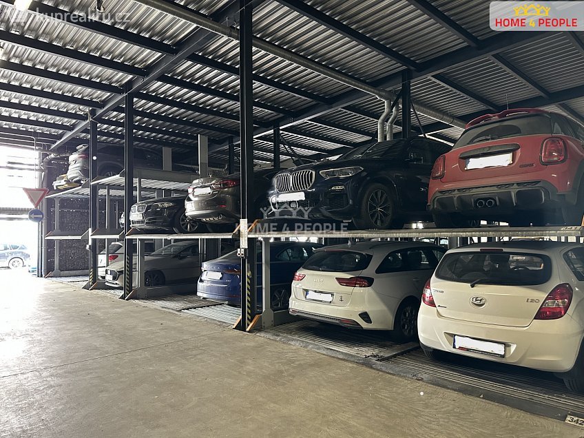 Pronájem bytu 3+kk 55 m^2 Novákových, Praha 8 